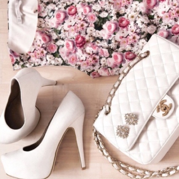 Meet your Posher, Lily - Picture 2 of 8